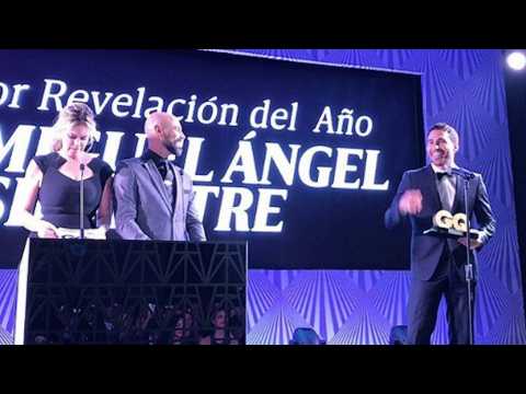 VIDEO : Miguel ngel Silvestre recibe un premio en Mxico