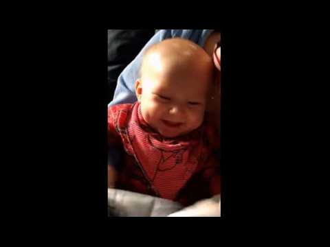 VIDEO : Il en faut peu pour tre heureux... la preuve avec cet adorable bb !