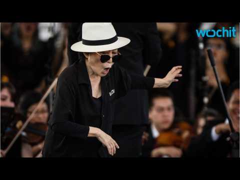 VIDEO : Yoko Ono Gets Spoofed at Her Own Art Show With ?Simpsons? Reference