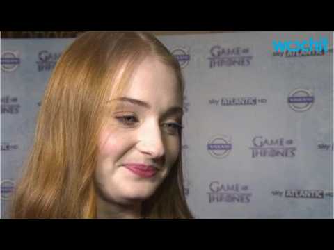 VIDEO : Game of Thrones' Sophie Turner Eases Westeros Withdrawals