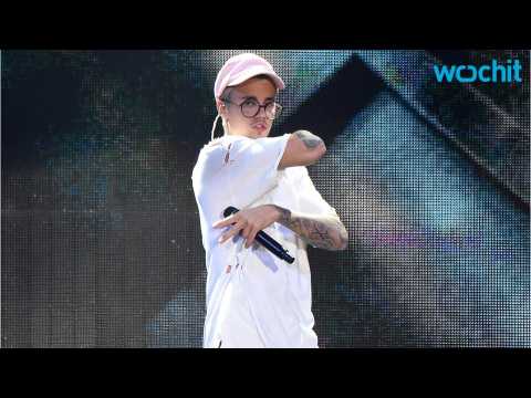 VIDEO : Justin Bieber Gets Rude with Fans Not Being Able to Quiet Down
