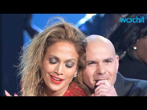 VIDEO : Jennifer Lopez Is Pitbull's 