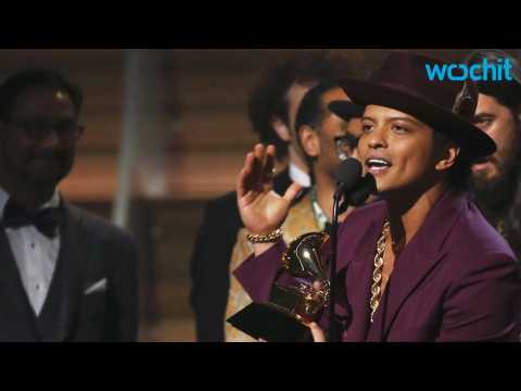VIDEO : Bruno Mars Returns!