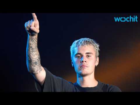 VIDEO : Justin Bieber Throws A Tantrum And Storms Off Stage