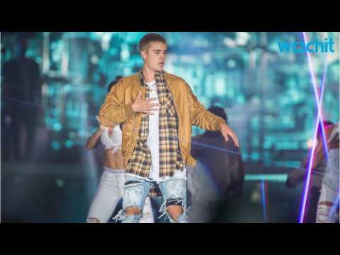 VIDEO : Justin Bieber Gets Booed at Concert Again