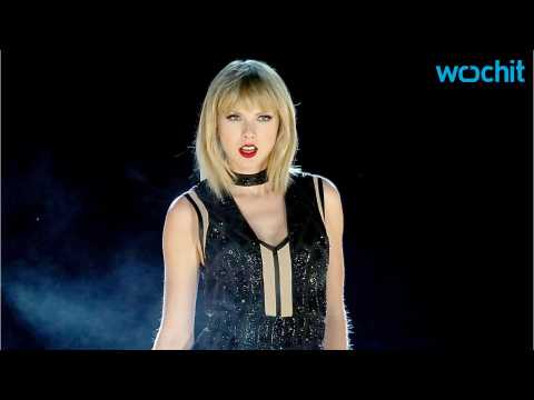 VIDEO : Taylor Swift Sings Ex Calvin Harris' Song In Concert