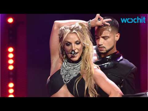 VIDEO : Britney Spears' Wardrobe Malfunctions