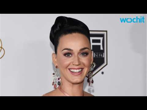 VIDEO : Katy Perry Crosses Paths With TSwift