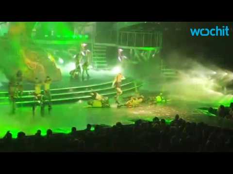 VIDEO : Britney Spears On Stage Wardrobe Malfunction
