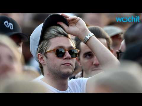 VIDEO : 1D's Niall Horan Plays 