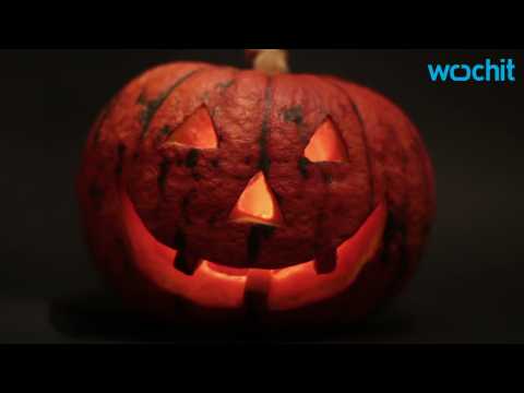 VIDEO : James Corden And Niall Horan Sing Halloween Parody