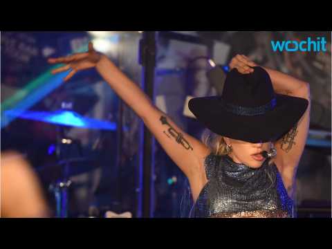 VIDEO : Lady Gaga's Final Dive Bar Performance in L.A.