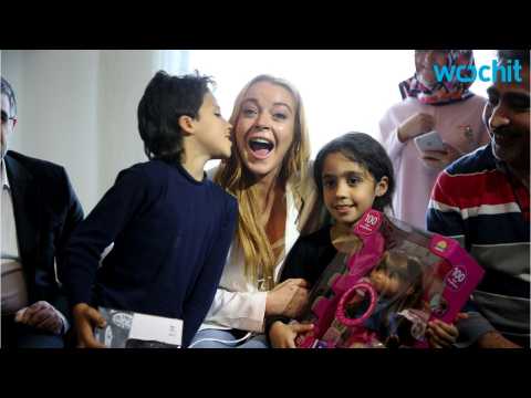 VIDEO : Lindsay Lohan Spends Time With Syrian Refugees