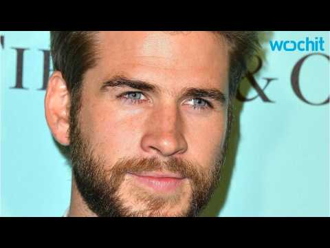 VIDEO : Liam Hemsworth Shoes Off His Talent & Abs Surfing