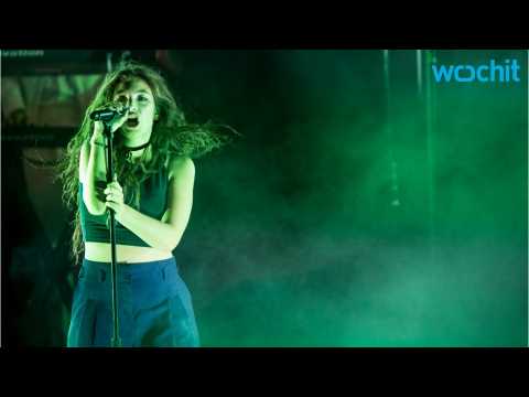 VIDEO : Lorde Helps Family In Need