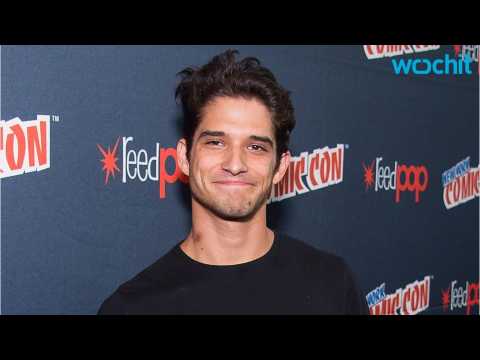 VIDEO : Tyler Posey Shows Off His Hickeys