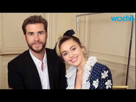 VIDEO : Liam Hemsworth And Miley Cyrus Together At Red Carpet Event