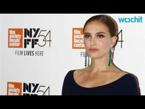 VIDEO : Natalie Portman Gushes About Hillary Clinton