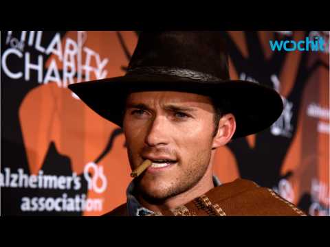 VIDEO : Scott Eastwood's Halloween Costume Makes Him Look Like Clint