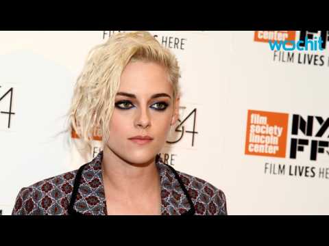 VIDEO : Kristen Stewart and St. Vincent Spotted Kissing