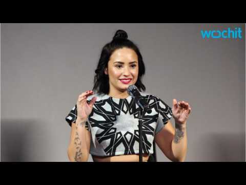 VIDEO : Demi Lovato's Goldie Locks