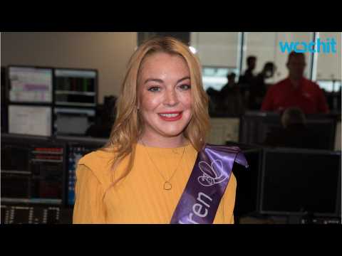 VIDEO : Lindsay Lohan Kissed Business Partner