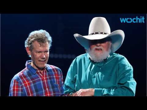 VIDEO : Randy Travis Sings Again