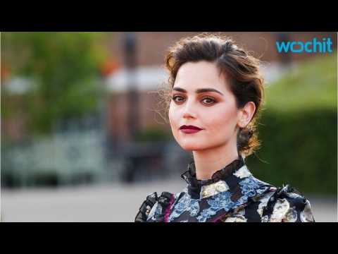 VIDEO : The World Bows Down to Jenna Coleman's 'Victoria'