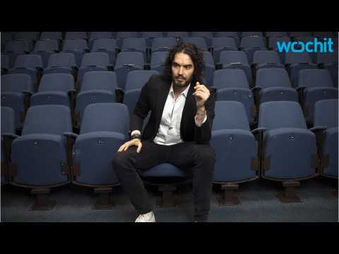VIDEO : Russell Brand Officially Enters Fatherhood