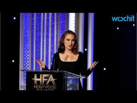 VIDEO : Natalie Portman Wins First Award Of 2016
