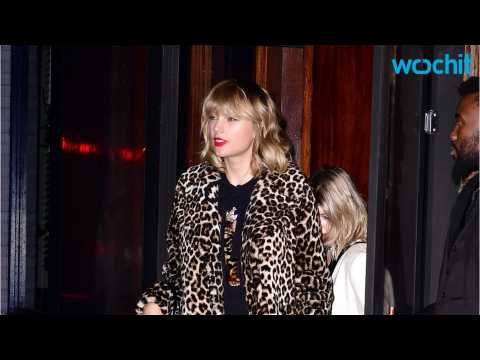 VIDEO : Taylor Swift Throws Lorde the 