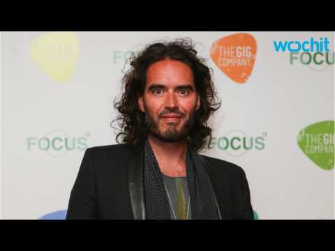 VIDEO : Russell Brand Is A Dad