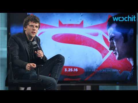VIDEO : Jesse Eisenberg Reveals Mishap During 'Batman V Superman' Scene