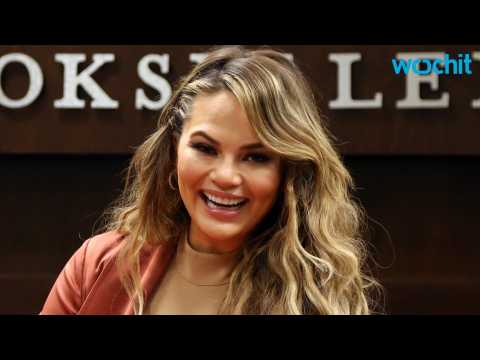 VIDEO : Chrissy Teigen is All About Comfort Over Style These Days