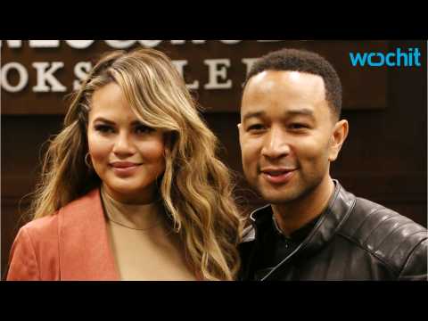 VIDEO : Chrissy Teigen Shows Off Belly in a Midriff Top While Shopping With John Legend