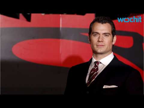 VIDEO : Henry Cavill Had Zipper Added to SuperSuit
