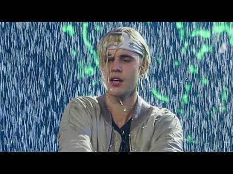 VIDEO : Exhausted Justin Bieber Cancels His Meet and Greets With Fans