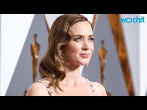 VIDEO : Emily Blunt Says She Forgot She Is Pregnant!