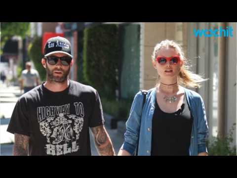 VIDEO : Pregnant Behati Prinsloo and Adam Levine Checking Out Houses