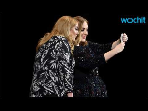 VIDEO : Adele Met Her Doppelgnger Mid-Concert Last Night