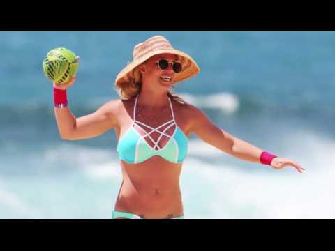 VIDEO : Britney Spears en bikini joue au ballon à Hawaï