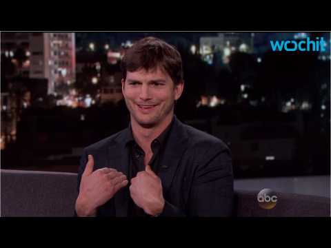 VIDEO : Ashton Kutcher Sings About Being A Father
