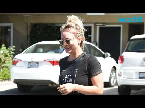 VIDEO : Who Is Kaley Cuoco Dating?