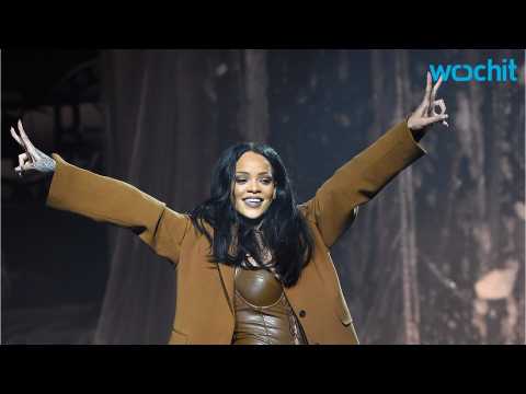 VIDEO : Rihanna Fan's Creative Costume Gets Her Invited Backstage