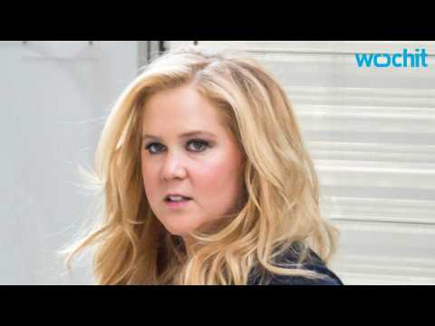 VIDEO : Does Amy Schumer Know if Jon Snow is Alive?