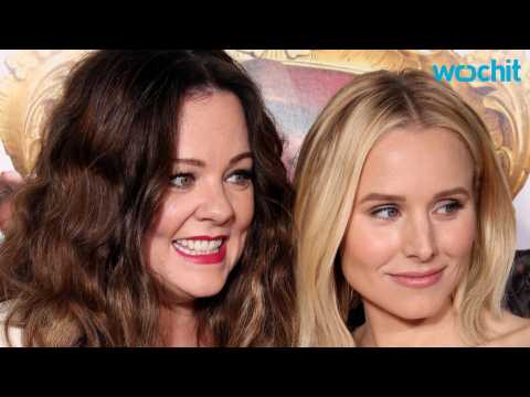 VIDEO : Melissa McCarthy Reveals She and Kristen Bell Have a ?Boob Fight? in ?The Boss?