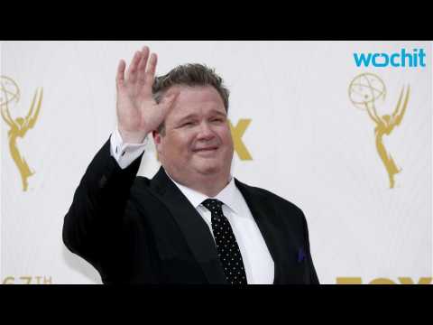 VIDEO : Modern Family's Eric Stonestreet is Dating... With a Little Help