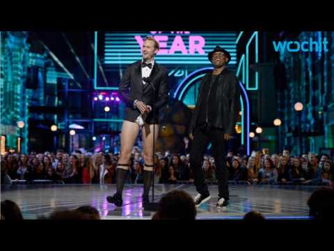 VIDEO : Alexander Skarsgard Presenting in His Tighty-Whities at the MTV Movie Awards Made Us Blush