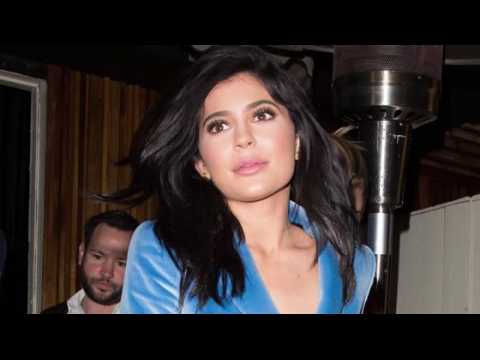 VIDEO : Kylie Jenner Takes Credit for Fashion Accessory That's Existed for Centuries