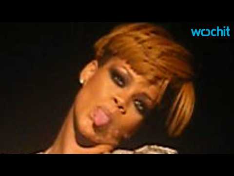 VIDEO : At Least Rihanna is Still a Fan of  R. Kelly